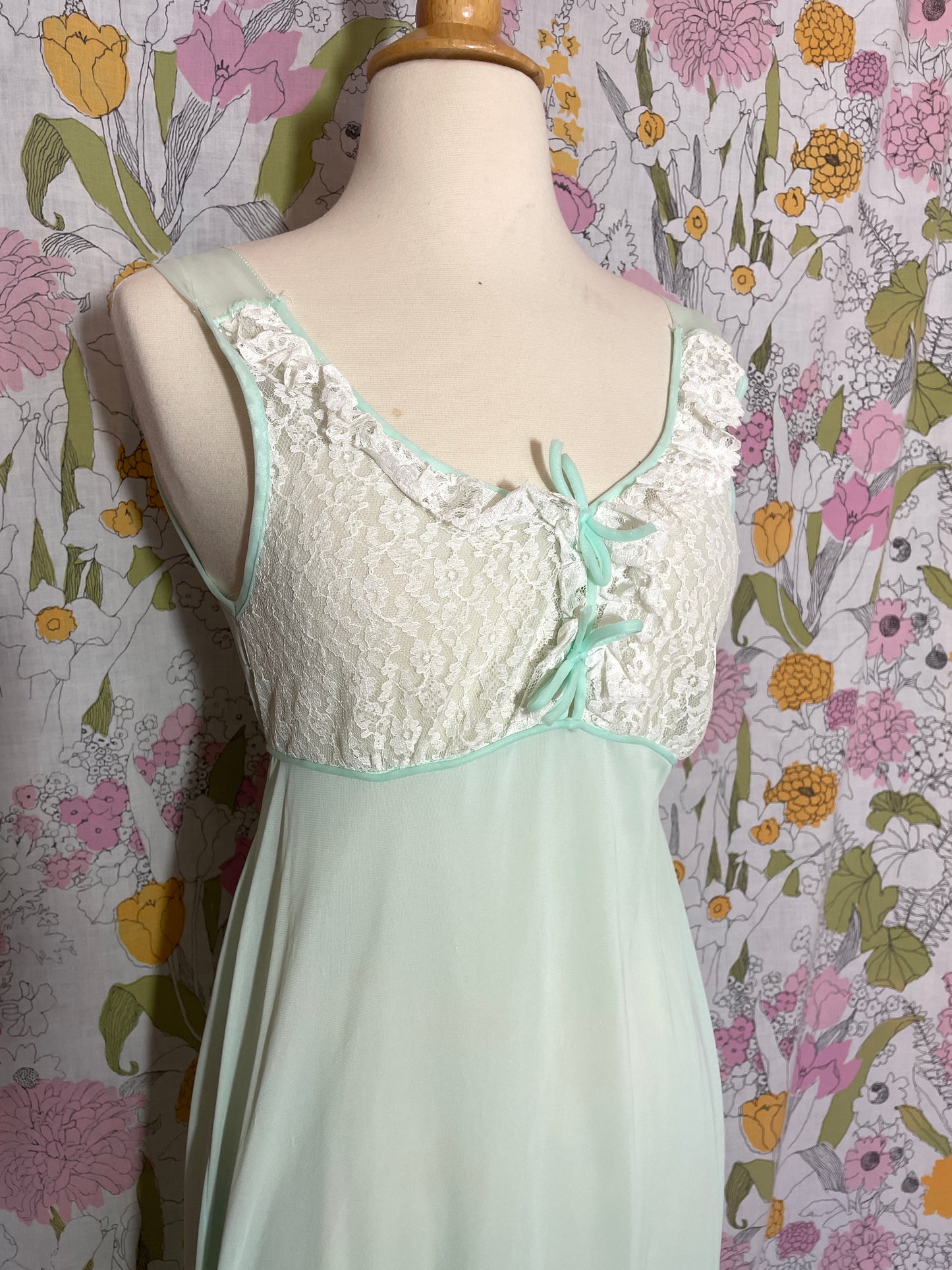 1970s Seafoam Green Robe and Nightgown Set