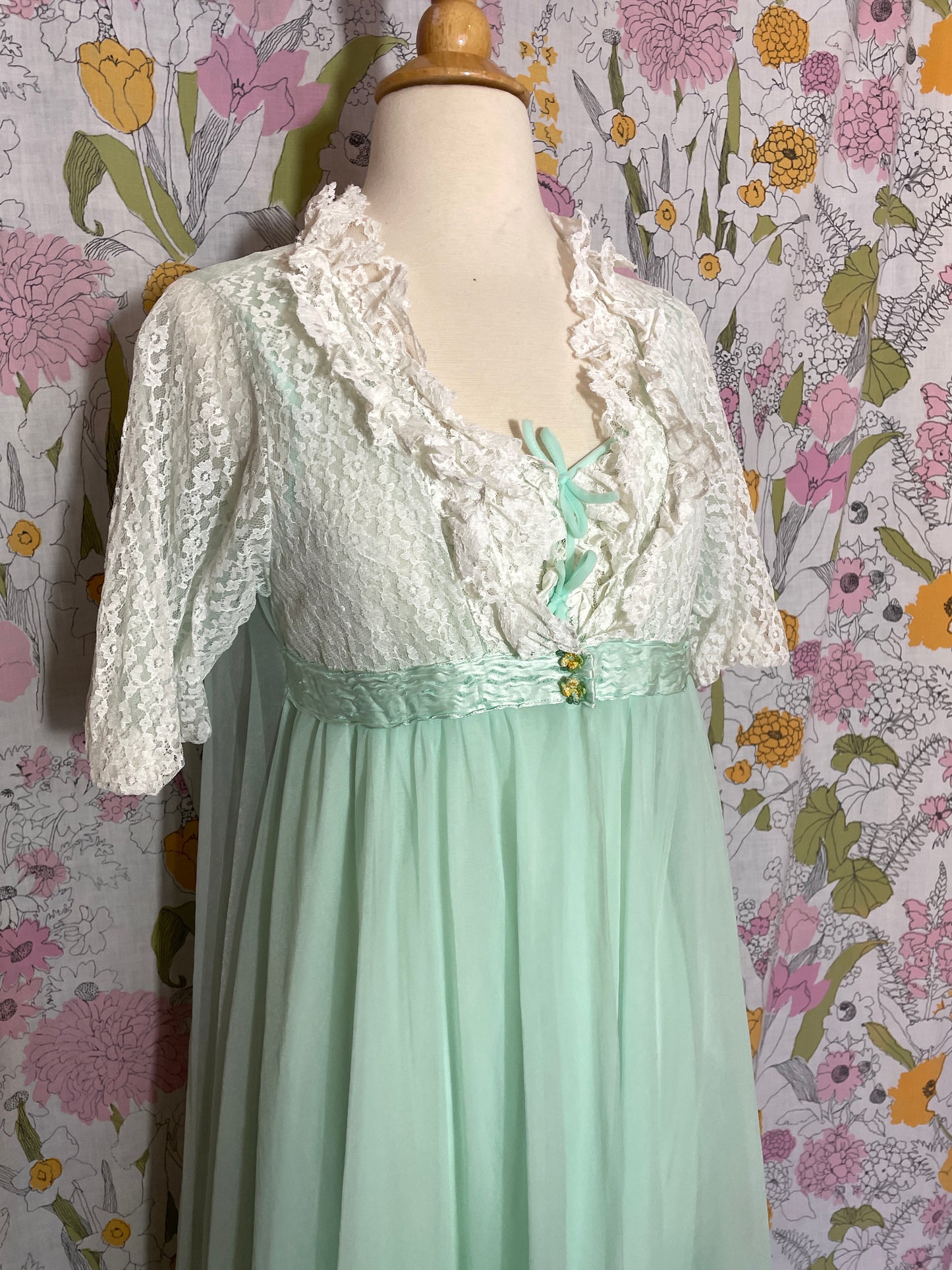 1970s Seafoam Green Robe and Nightgown Set