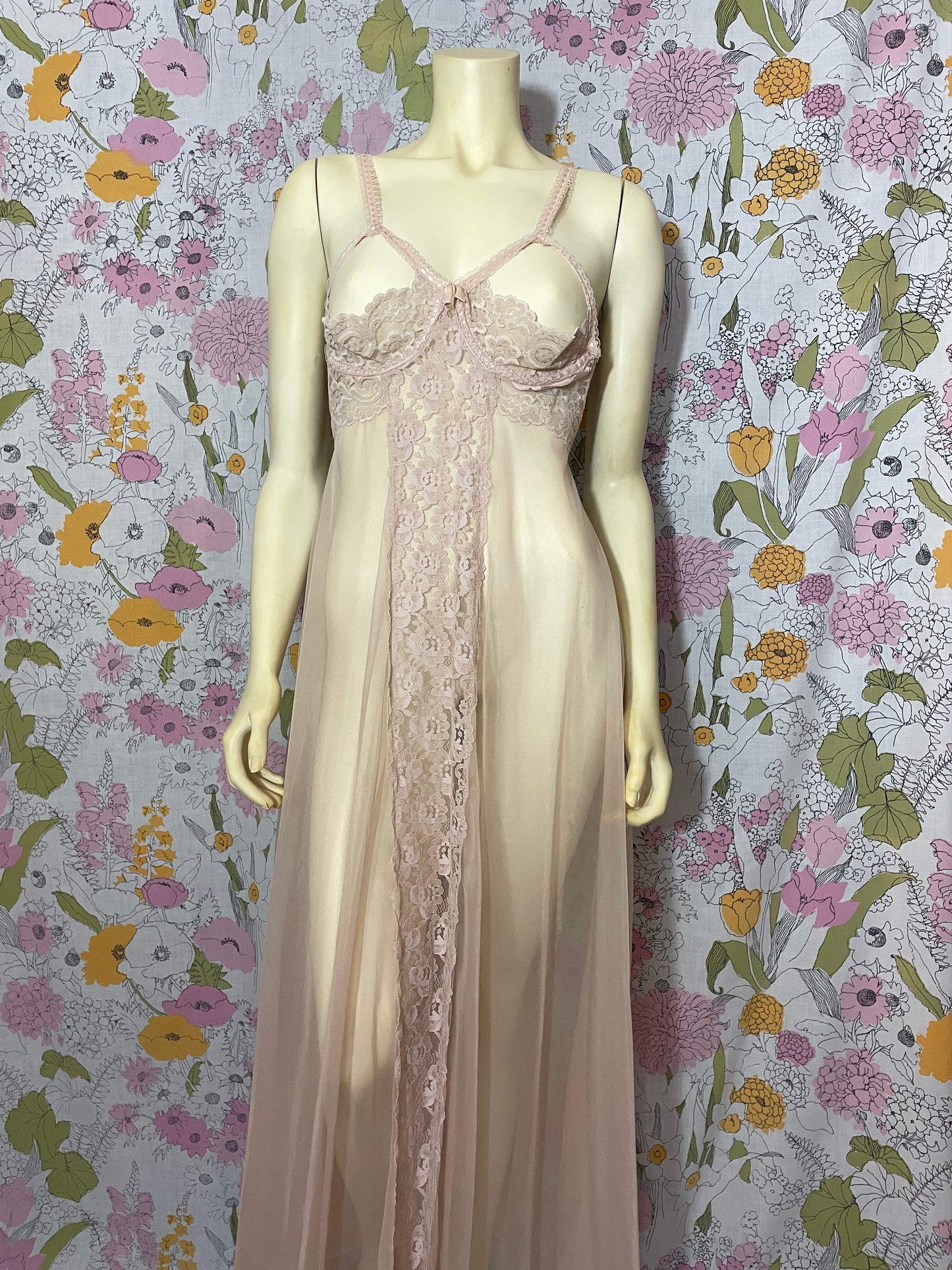 1960s Glydons Blush Peekaboo Nightgown