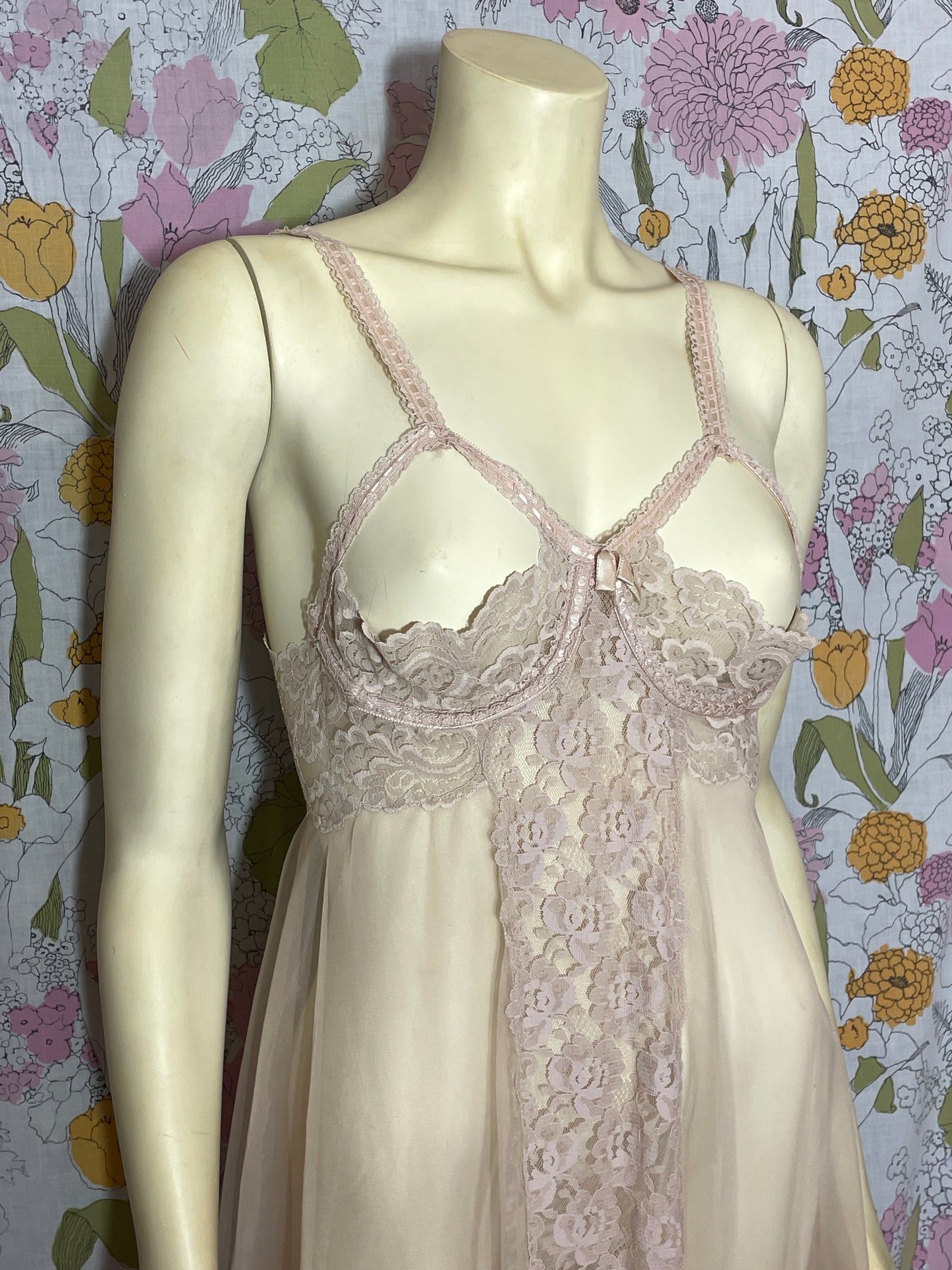 1960s Glydons Blush Peekaboo Nightgown