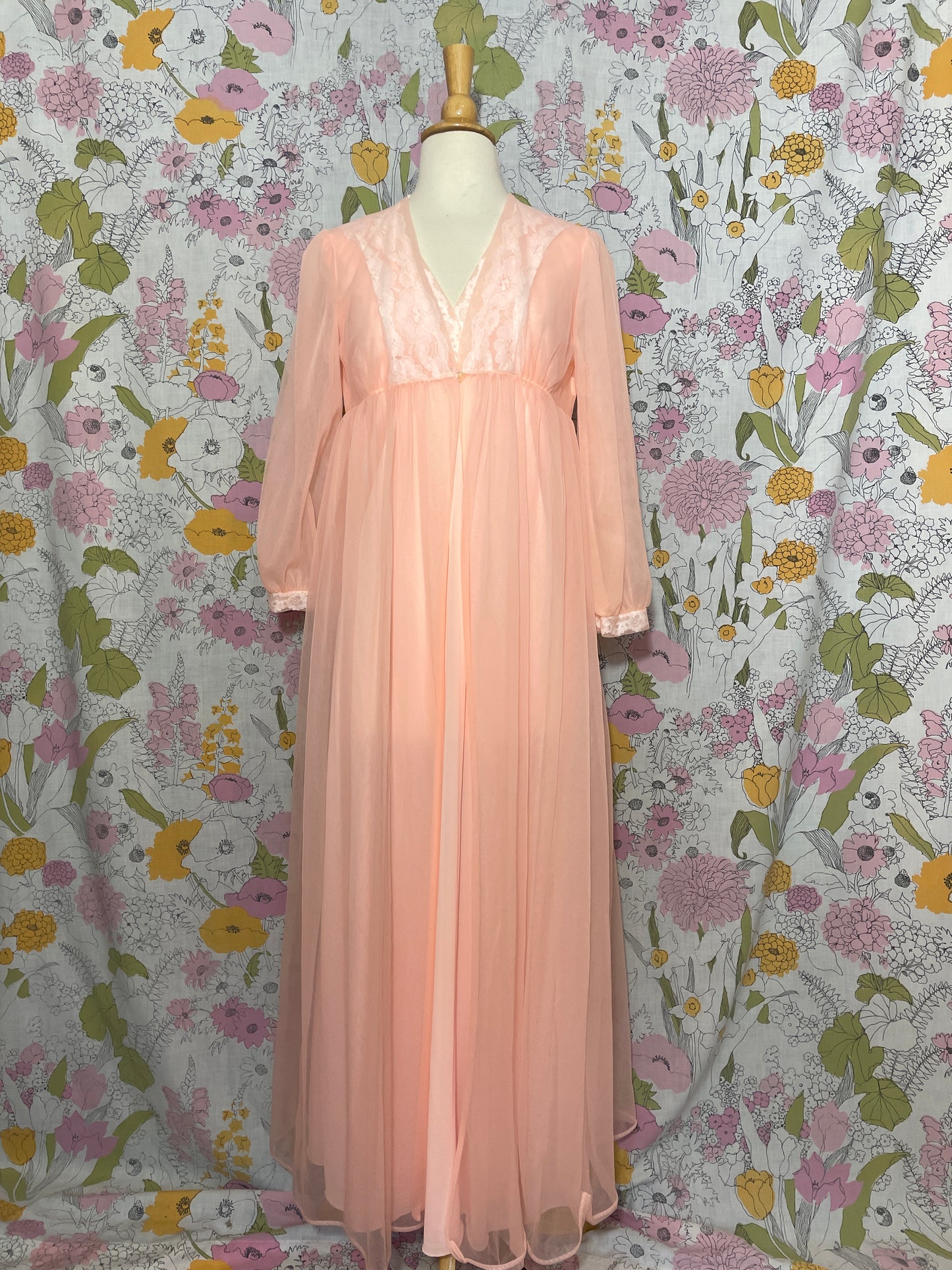 1970s Peachy Pink Robe and Nightgown Set